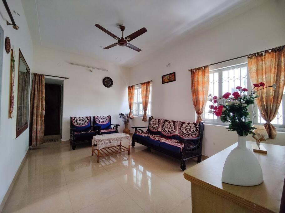 Comfy 2-Bedroom House In Sanjaynagar, Bengaluru Zewnętrze zdjęcie