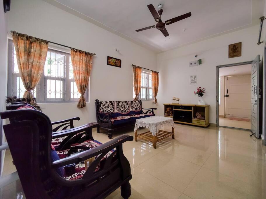 Comfy 2-Bedroom House In Sanjaynagar, Bengaluru Zewnętrze zdjęcie